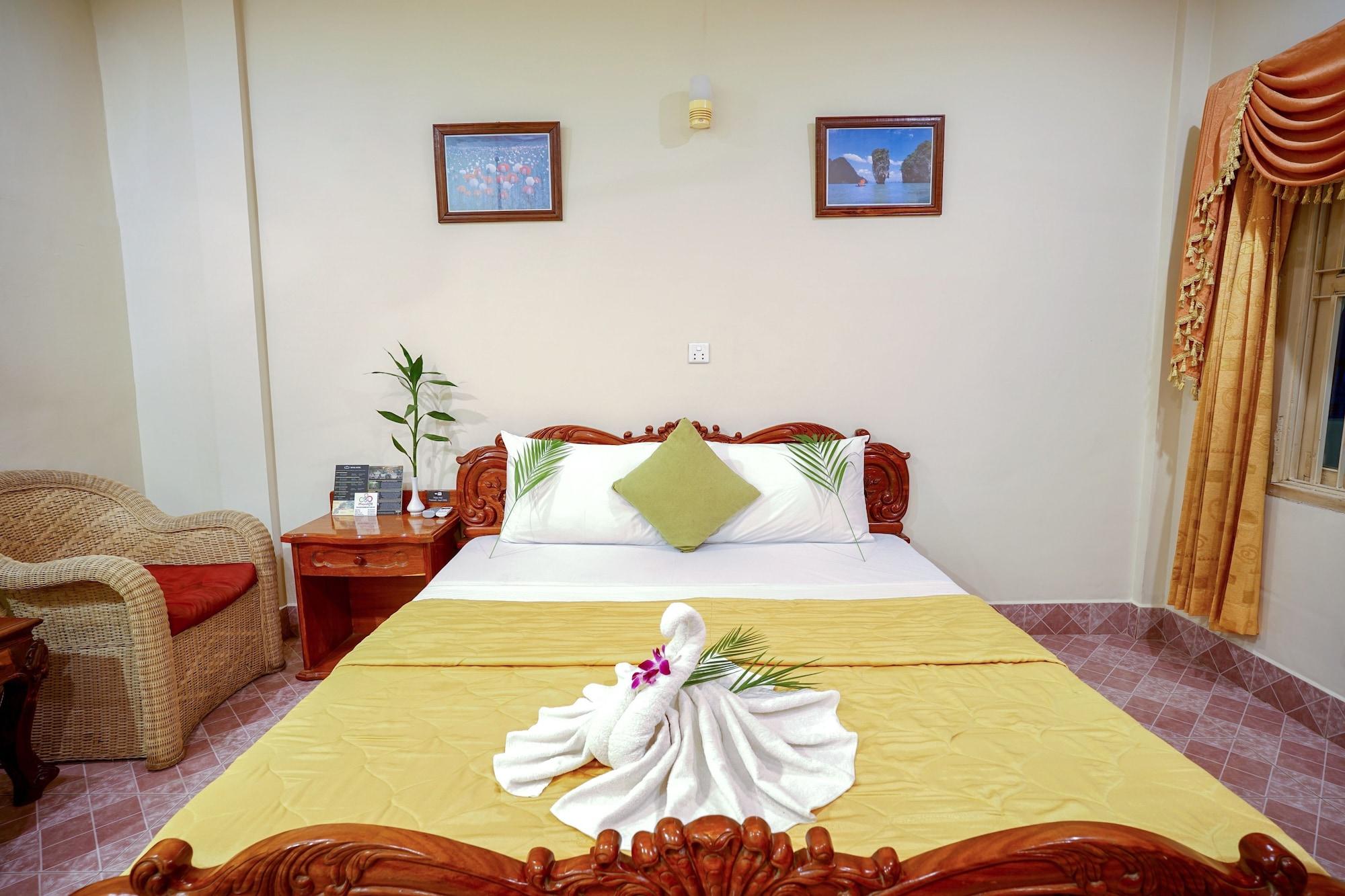 באטאמבנג Royal Hotel מראה חיצוני תמונה
