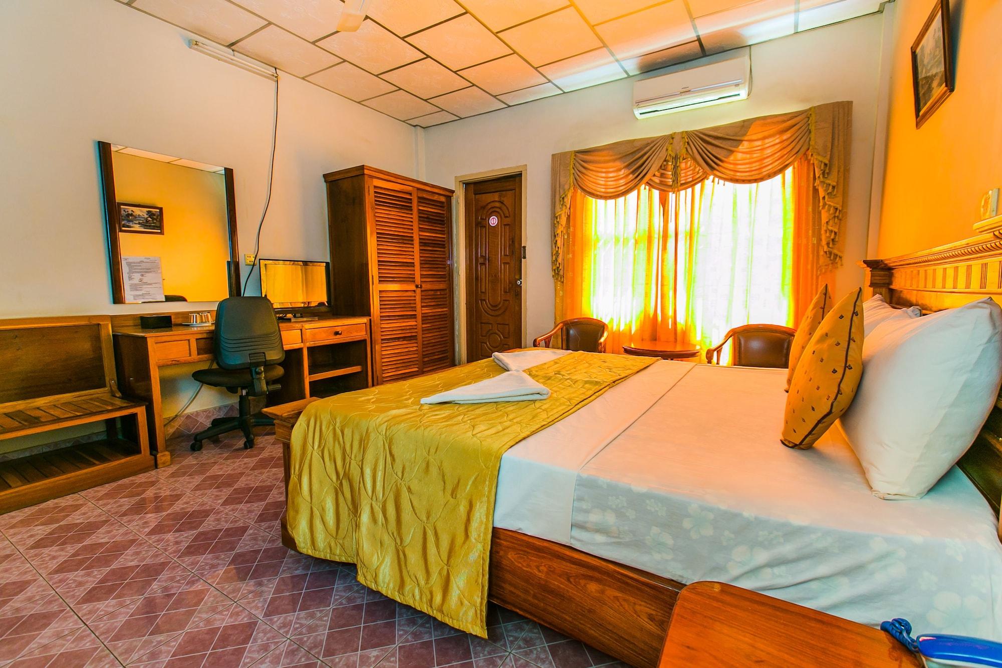 באטאמבנג Royal Hotel מראה חיצוני תמונה