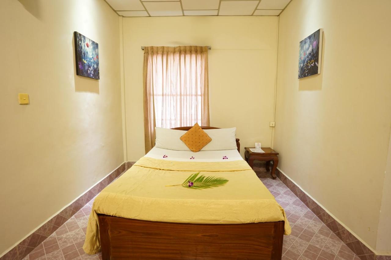 באטאמבנג Royal Hotel מראה חיצוני תמונה
