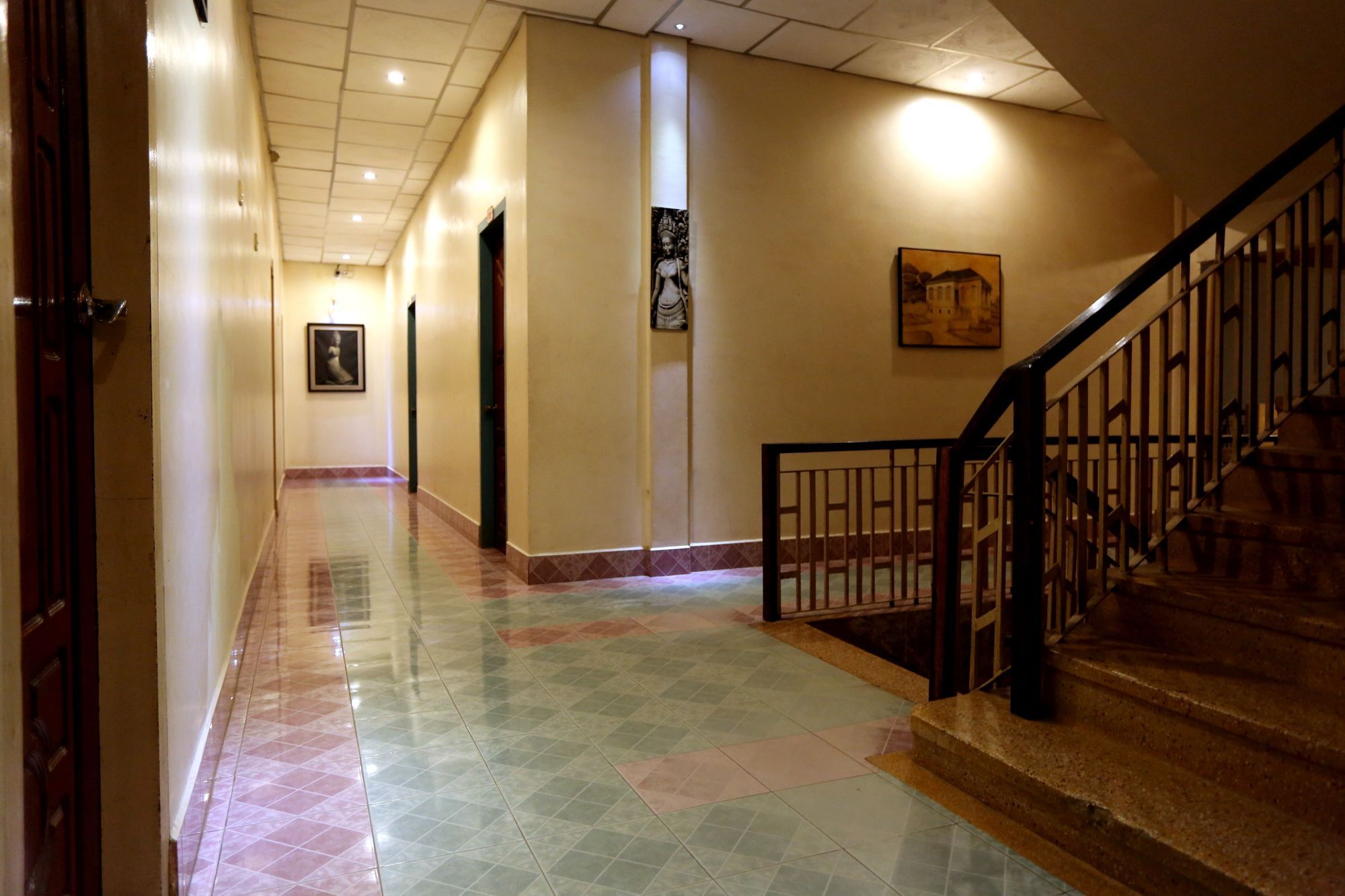 באטאמבנג Royal Hotel מראה חיצוני תמונה