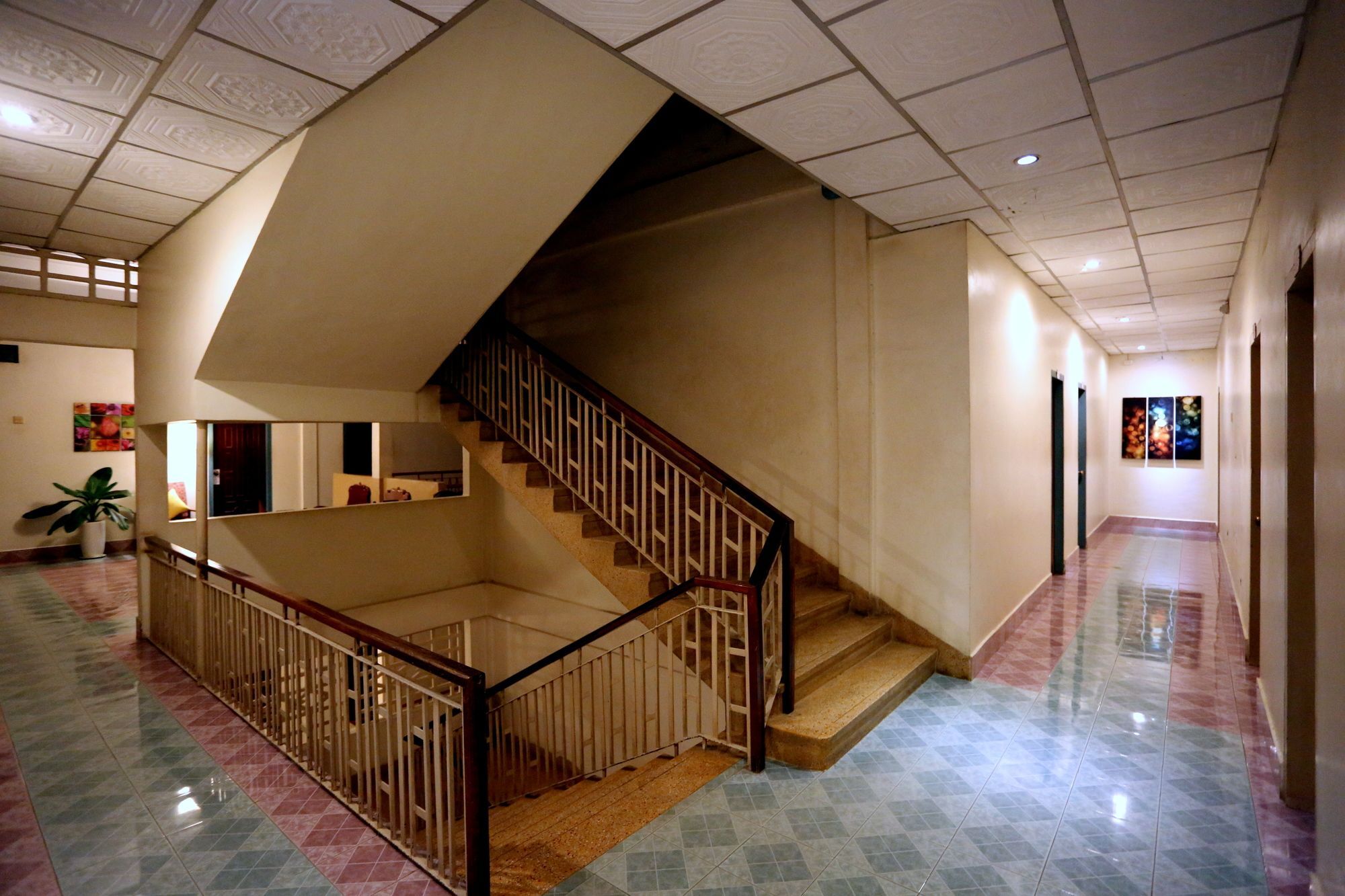 באטאמבנג Royal Hotel מראה חיצוני תמונה