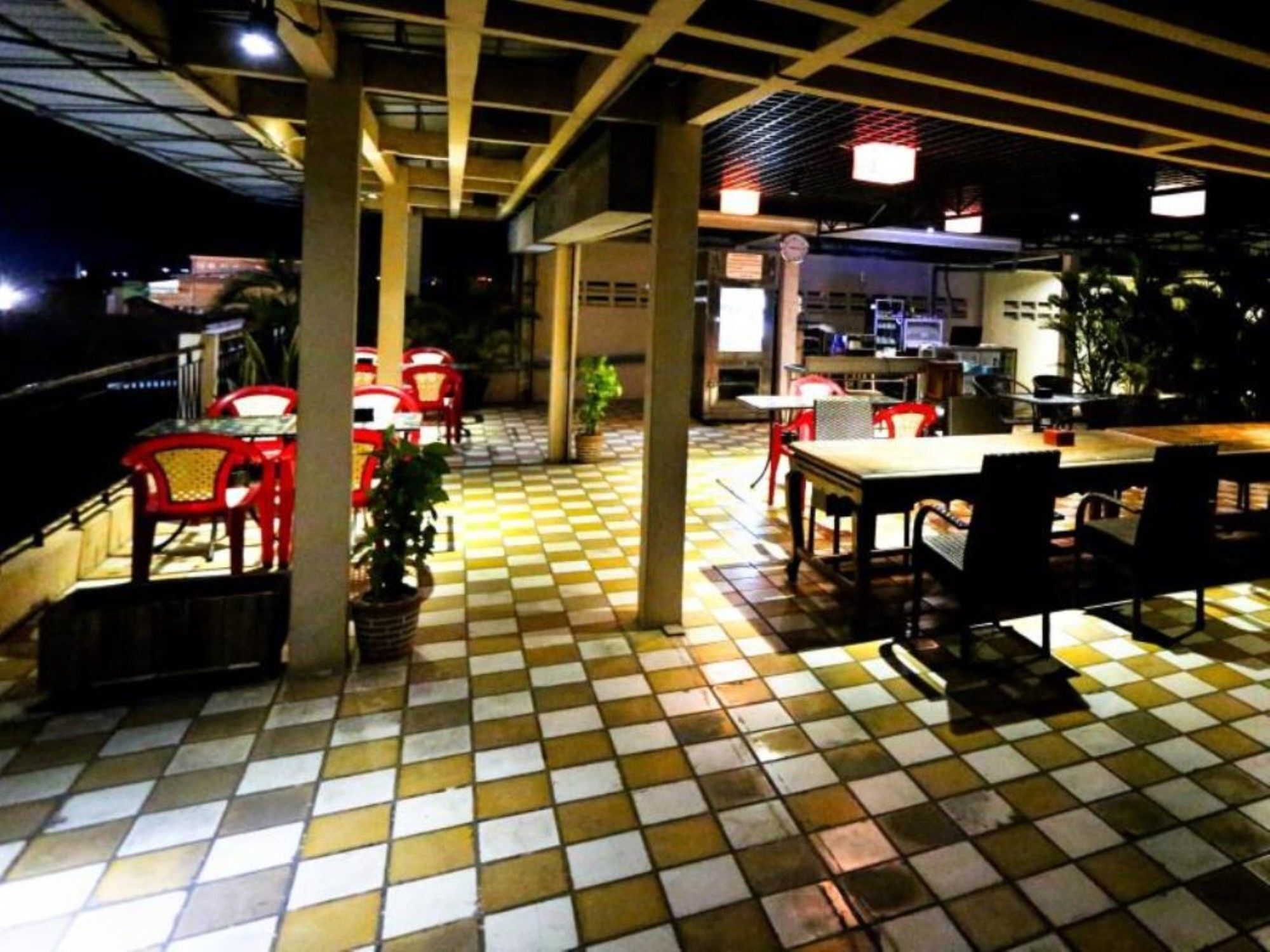 באטאמבנג Royal Hotel מראה חיצוני תמונה